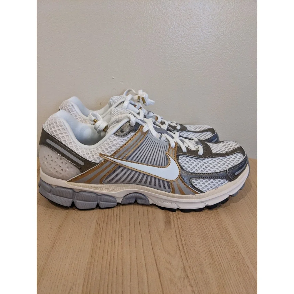 Nike Air Zoom Vomero 5 Metallic Pewter Gold Men's 10 HJ7247-099 New‎ No Box